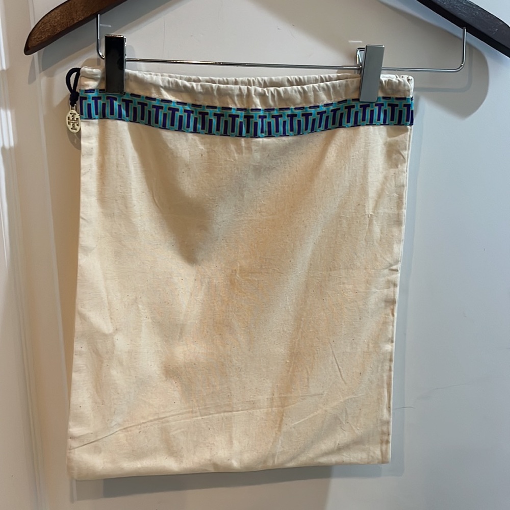 - EUC Tory Burch cream colored drawstring dust cover bag